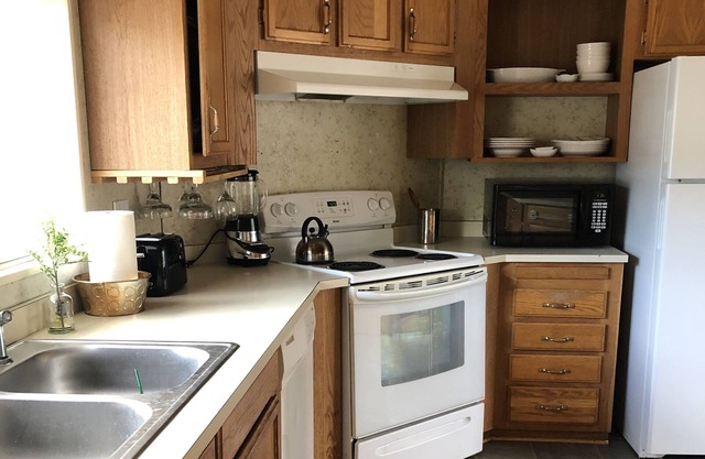 Clearlake Riviera Jewel Cozy, Comfortable, Clean