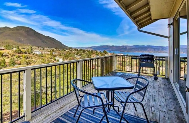 🌟Clearvue Crest—Lake View Stunner in Wine Country🌟