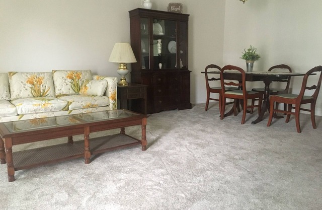 Clearwater FL. Furnished 2-BR/2-BA condominium
