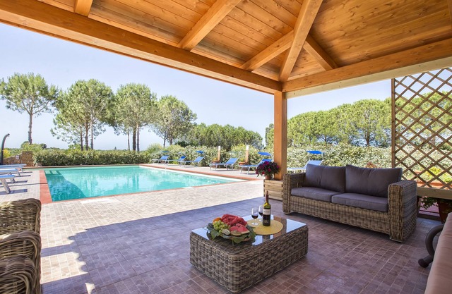 Villa Girasoli mit SPA und Pool, Wifi, eigenem Bad und Safe