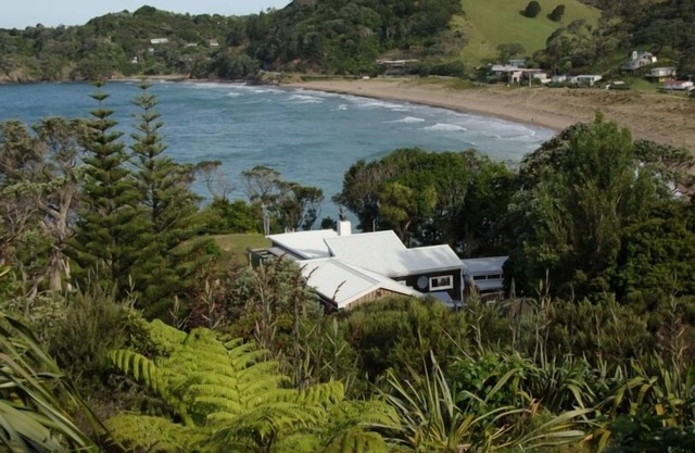 Cliff top stunningly located original bach