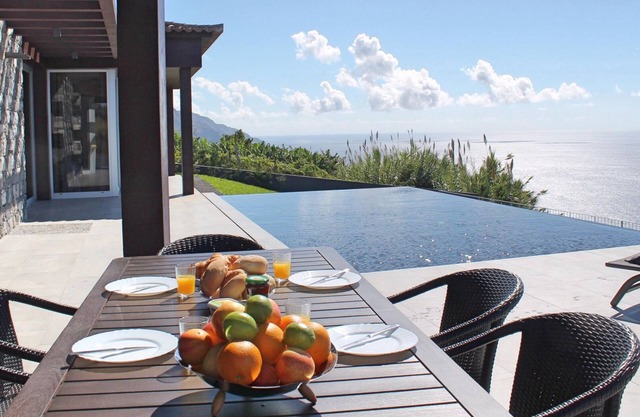 Cliff-top villa, panoramic sea-views | Cliffscape