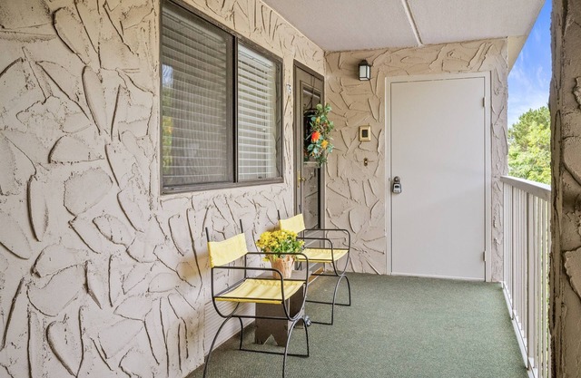 Cliffside Condo|10 min Canandaigua | 15 min Bristol Mountain: Lake, MidTerm Rent