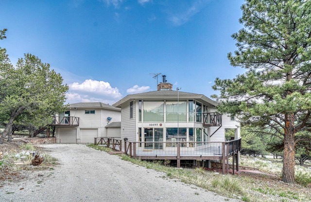 Cliffside- Stunning Views- Minutes to Mt. Princeton Hot Springs
