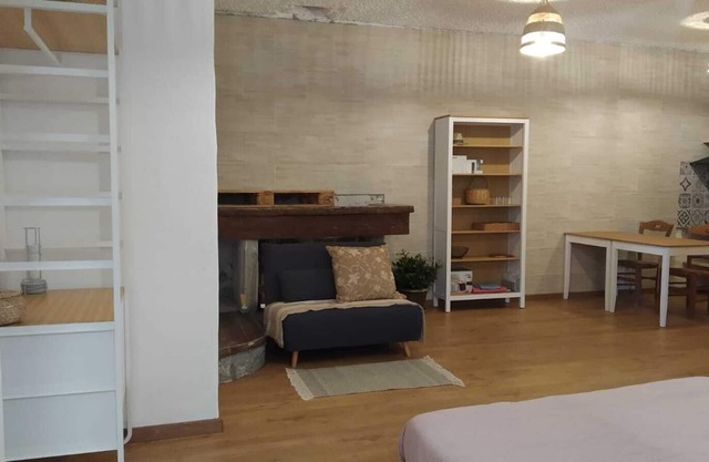 Climbers Studio Flat with climbing wall