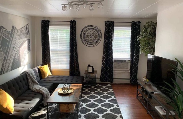 Clinton Cove - Lively 2 Br in the heart of Midtown