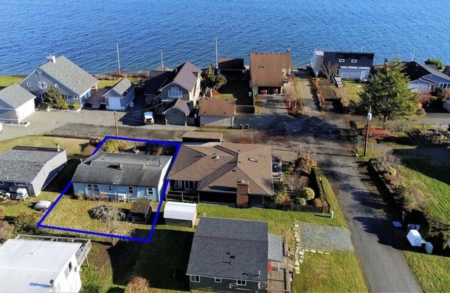 Clinton Home Steps from Beach