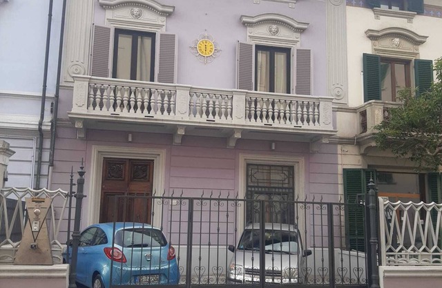 CLOCK VILLA