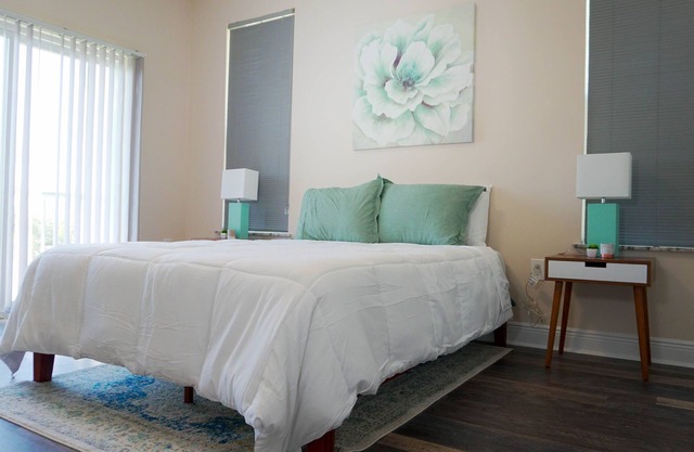 ♥ PSPACIOUS 1 BR W / BEACH VIEWS ♥ ️ | SCHLAFEN 4 W / W + D.