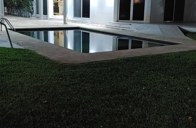 Close to airport, 7 km ~20 mins. Open concept main, modern kitchen, pool palapas