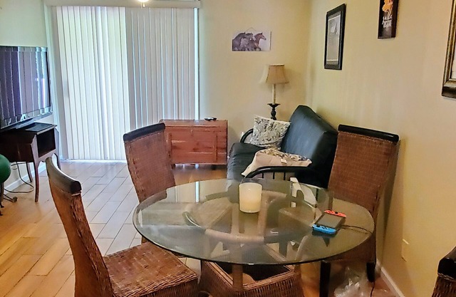 Close to all main activities. 2 bedrooms, 2 full bathrooms, queen beds. Spacious