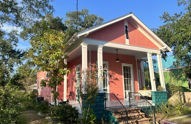 Close to Beach, Depot District, Renovated Historic Home, WiFi, Near restaurants