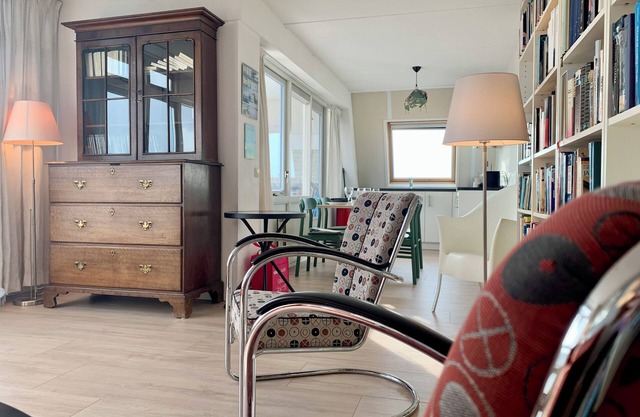 Strandnahe, geräumige Wohnung im Stadtzentrum, 2 Schlafzimmer, WiFi, Waschmaschine