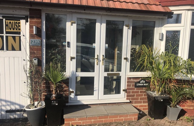 Close to Birmingham airport, NEC, Train Station, City Centre Restaurants Shops