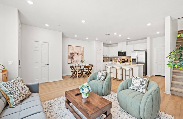 close to business district/Airport/free way