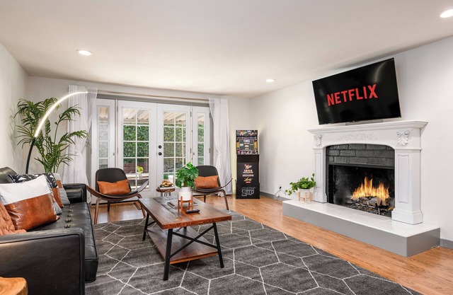 CLOSE to Disney Cozy 4BR Entertainer + Arcade