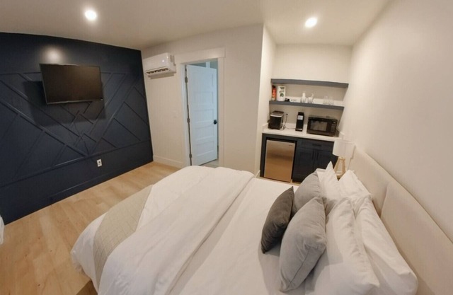 Close to Downtown CDA, Lake, & Food Truck Pavilion Next Door!