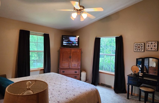 Close to everything! nRockford condo off State St & Mulford