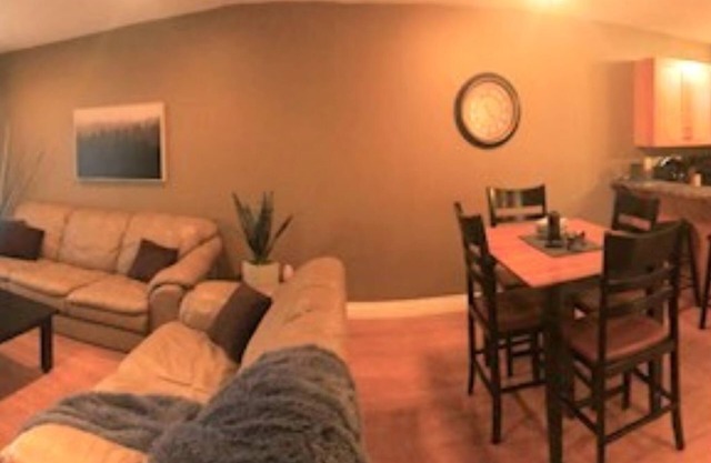 Close to everything: shopping, beach, boating, hiking, golfing or just relaxing!