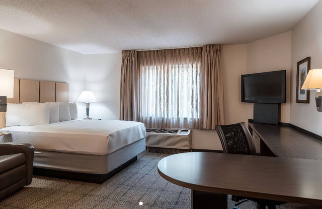 Close to Fort Worth Museum of Science and History! 2 Contemporary Units, Parking