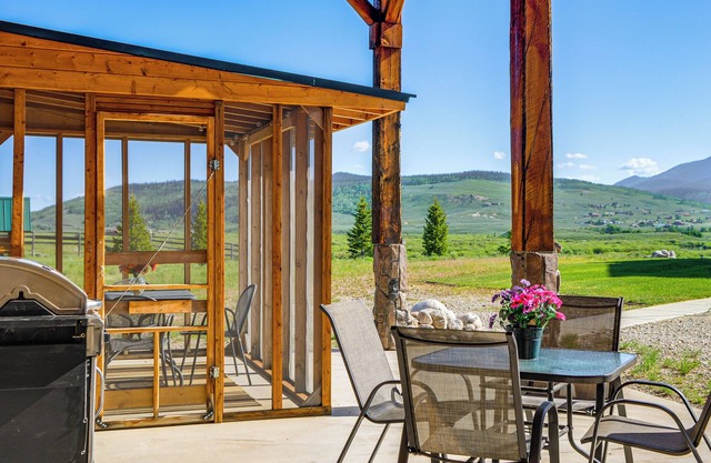 Close to Green River: Quaint Mtn-View Studio!