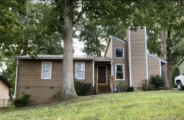 Close to Greensboro Coliseum! Sovereign Cottage