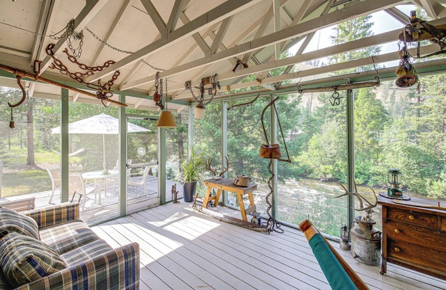 Close to Hiking & Skiing: Serene Sula Cabin