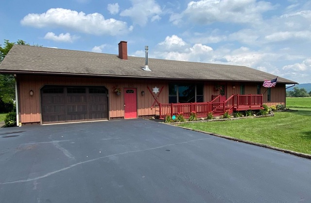 Close to Holiday Valley and Village. Spacious Rooms, Great for families!