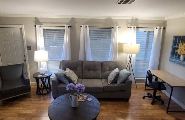 Close to hospitals&I-10/2 bedroom/2bath/Townhome