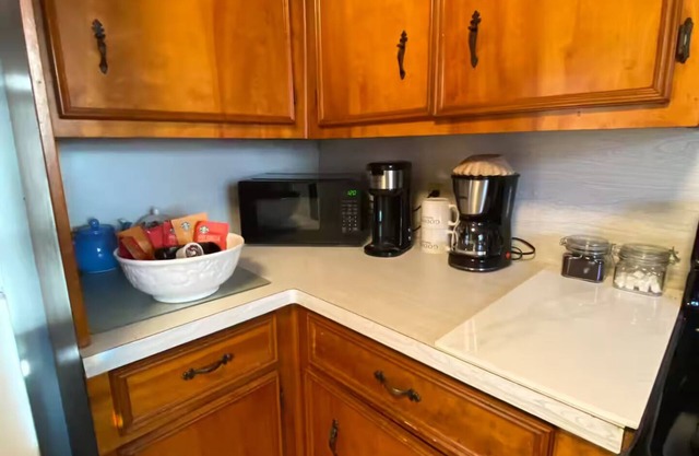 Close to Houston this cozy 2-bedroom house in Baytown is a special treat.