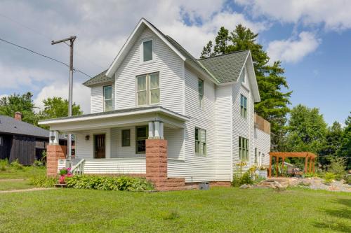 Close to Lake Superior Walkable Washburn Charmer!