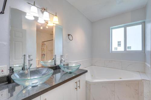 Close to Las Olas Beach and Airport Home with Yard!