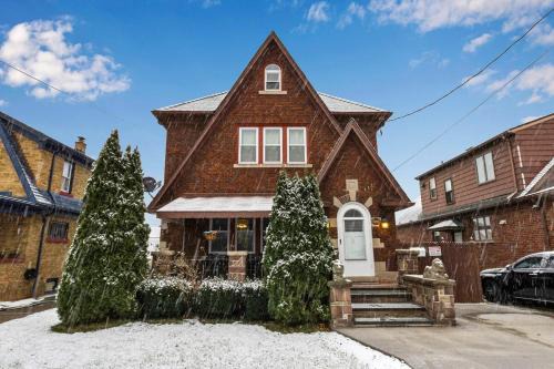 Close to Niagara Fall Dream Home