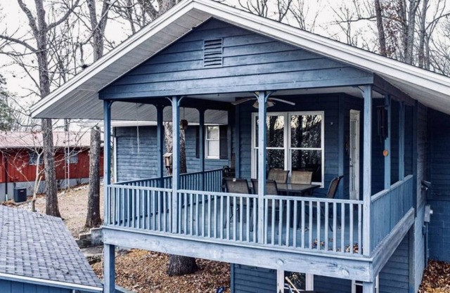 Close to Prizer Point Marina! Barkley Bliss Lakehouse close to water and woodsy!