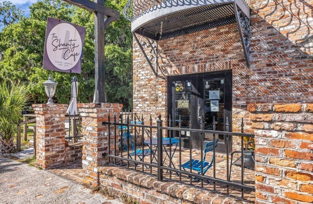 Close to River, In downtown, coffee shop on lower level of building, close to food walking distance