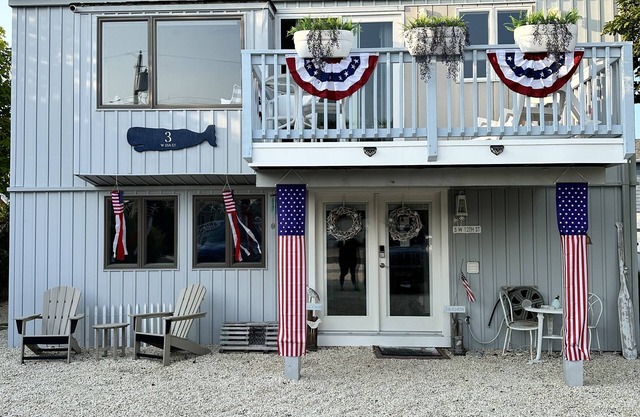 Close to the Bay and Beach! 5 BDR in the heart of Barnegat Light