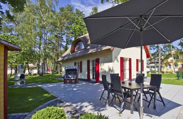 strandnah, ruhige Lage, eigene Sauna, schöner Garten - Ferienhaus Ostseesonne