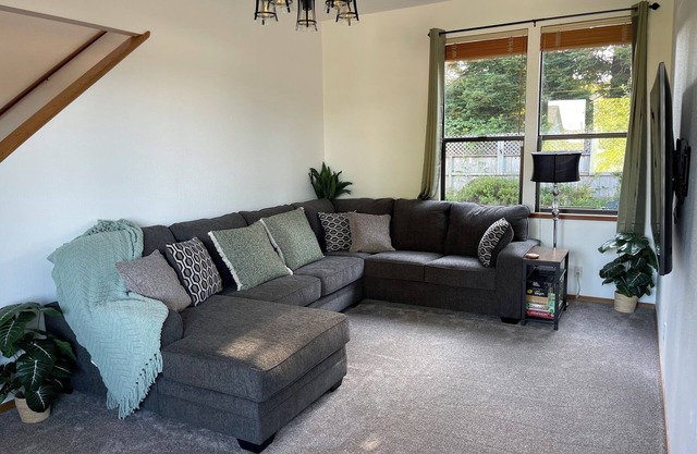 Close to the beach, redwood forest and restaurants yet private.