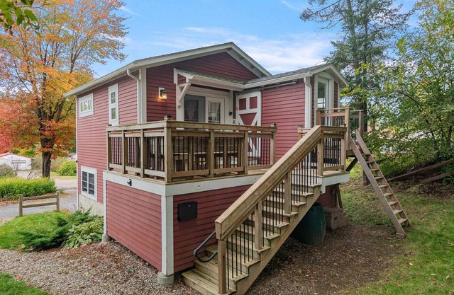 Close To The City With A Farmhouse Feel!