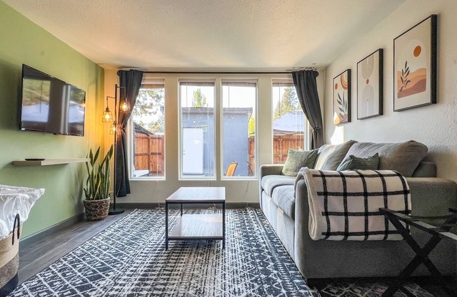 Close to town Tiny Home with private back yard!