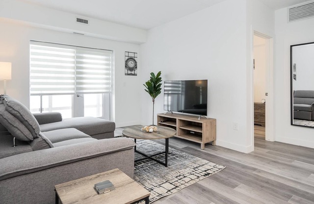 (103) Bright 2 Bdr | Close to UM |Free Parking | 30 UC