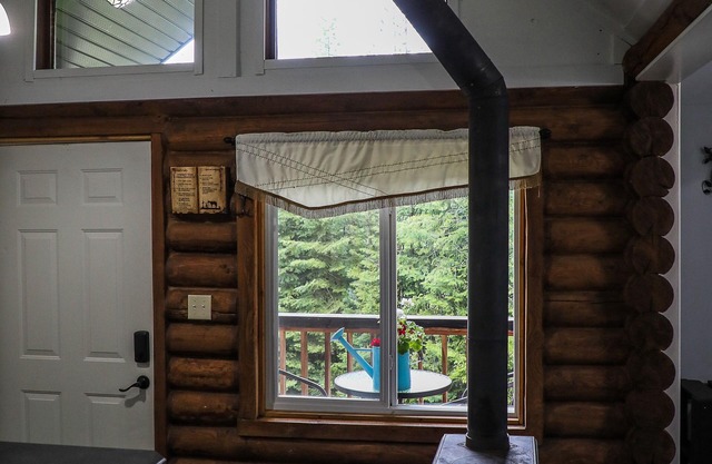 Cloud #9 Cabin — Cozy cabin w/hot tub!