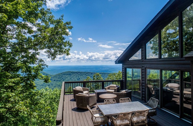 Cloud 9 - Incredible Long Range Mountain Views in Big Canoe