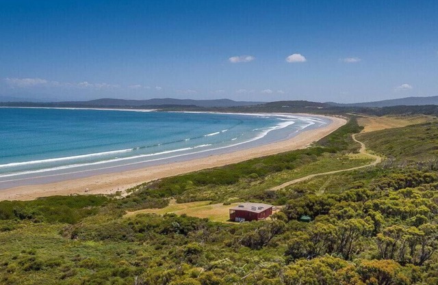 Bewölkte Bucht-Kabine Bruny Island