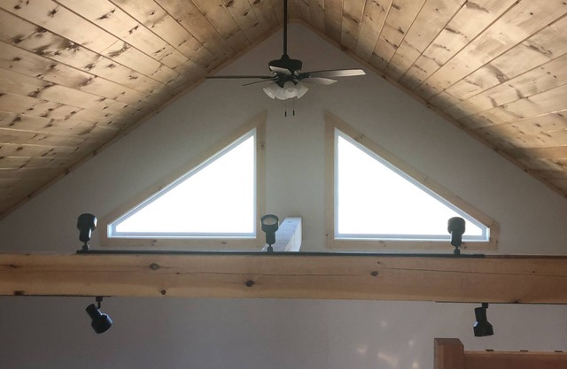 Clover Meadow "barn" Cabin, Bright and open with beautiful views