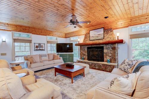 Club Amenities - Fitness - Hot Tub - Mini Golf - Family Fun
