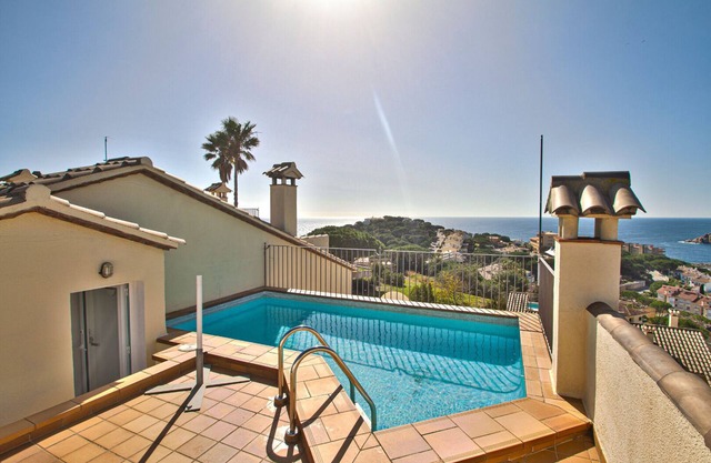 Club Villamar - Sereni ist eine ruhige, familienfreundliche Residenz mit privatem Pool, 1400 Mete...