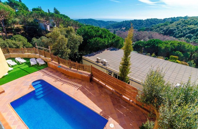Club Villamar - Charming villa very nicely furnished, with private pool and views over the bay an.