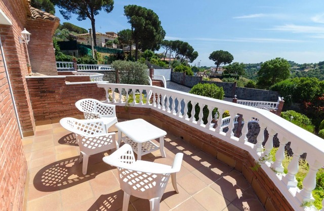 Club Villamar - Luxury detached villa with four bedrooms, two luxury bathrooms and a sheltered pr.