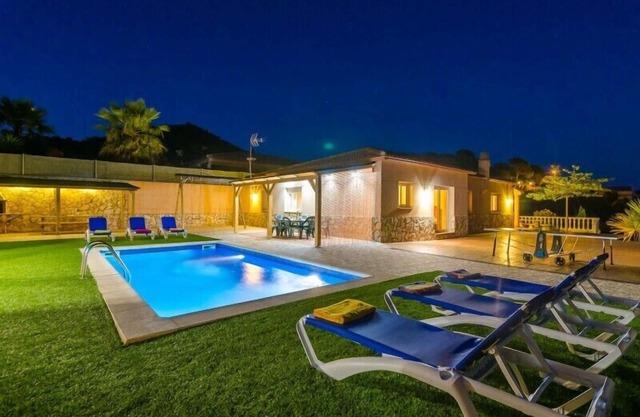 Club Villamar - Prachtvolle Ferienvilla mit Terrasse und atemberaubende Aussicht über die grün be...